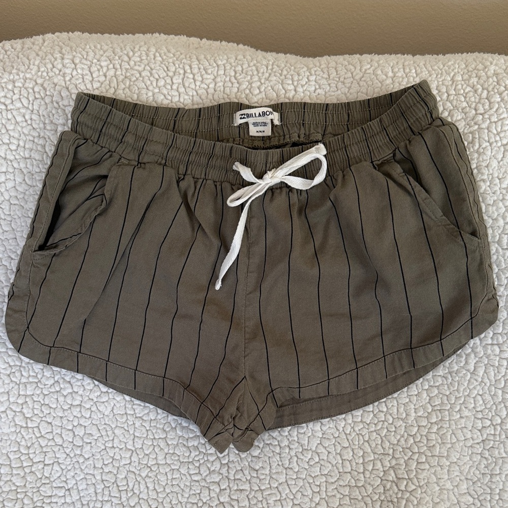 Billabong Juniors Olive Pinstripe Shorts - LIKE NEW